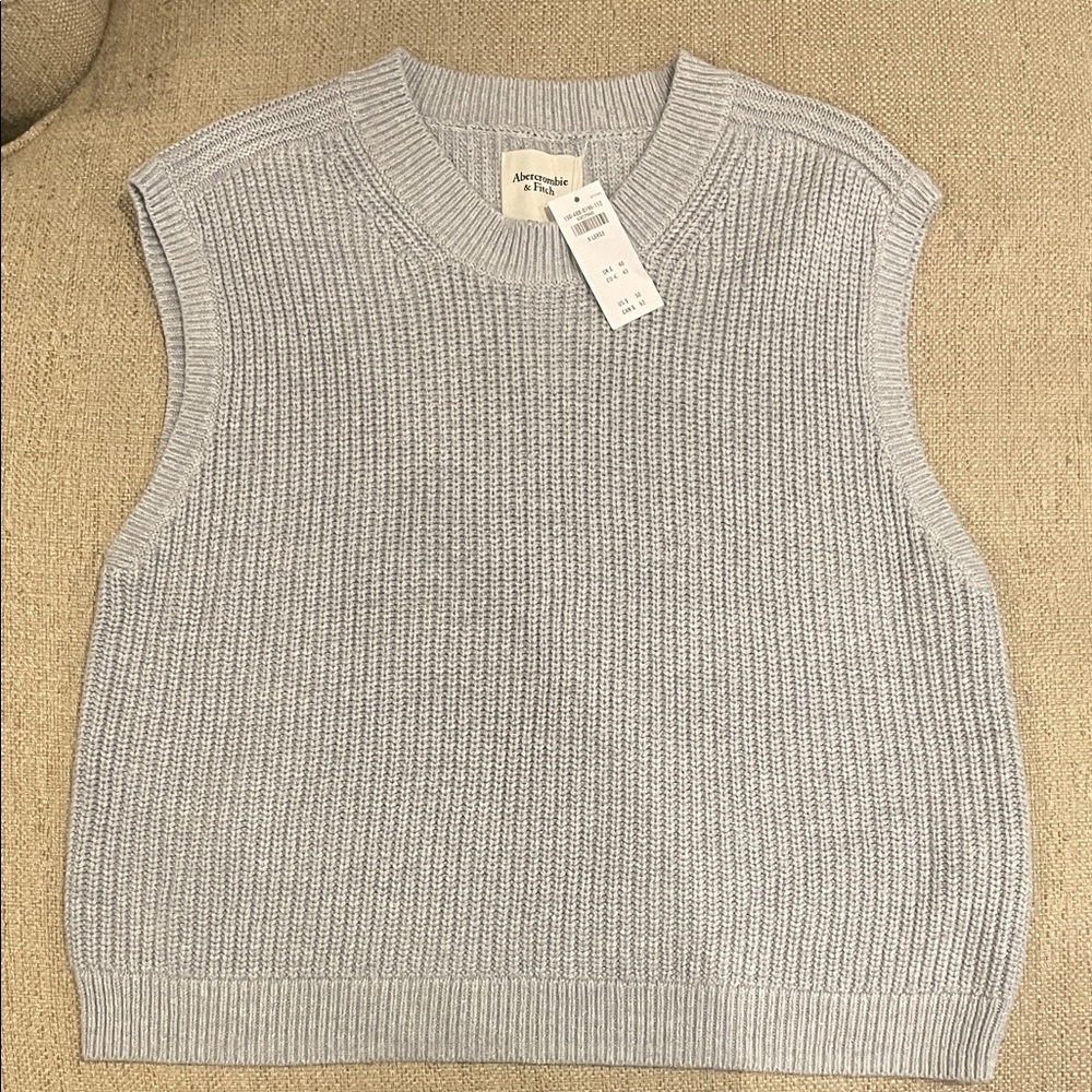 Abercrombie & Fitch Light Gray Sleeveless Sweater